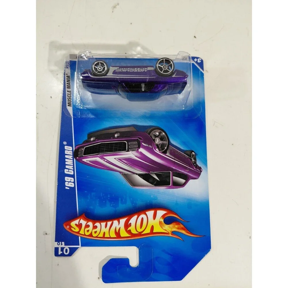 NIP Hot Wheels Muscle Mania 2009 1:64 DieCast 1969 Chevrolet Camaro Muscle Car